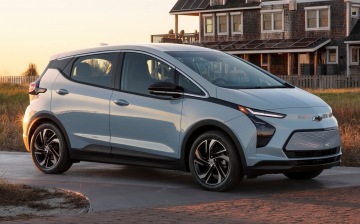 Chevrolet попросила владельцев огнеопасного Bolt EV не парковаться близко к другим машинам