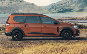 Dacia рассекретила семиместный универсал Jogger