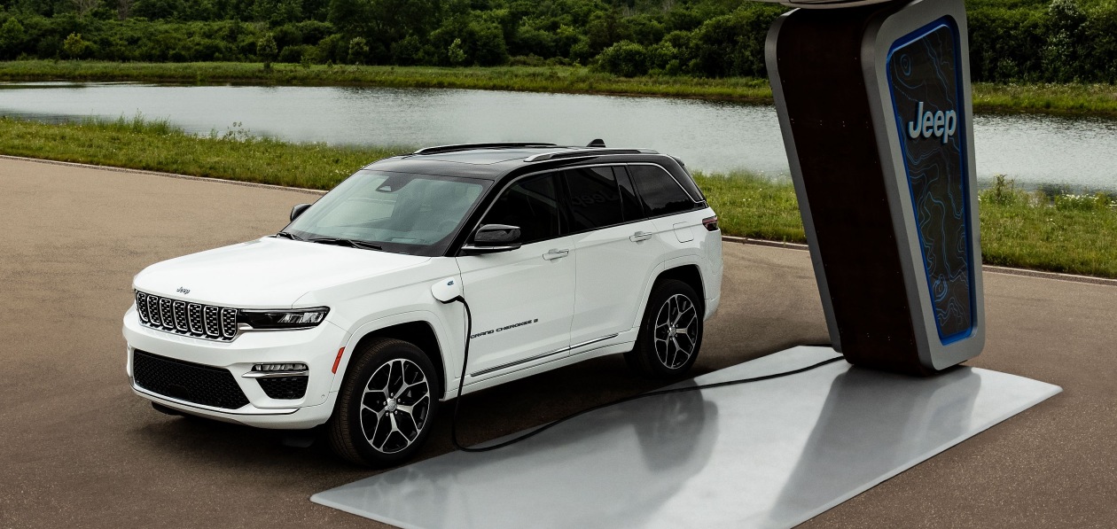Jeep назвал дату премьеры Grand Cherokee 2022 модельного года