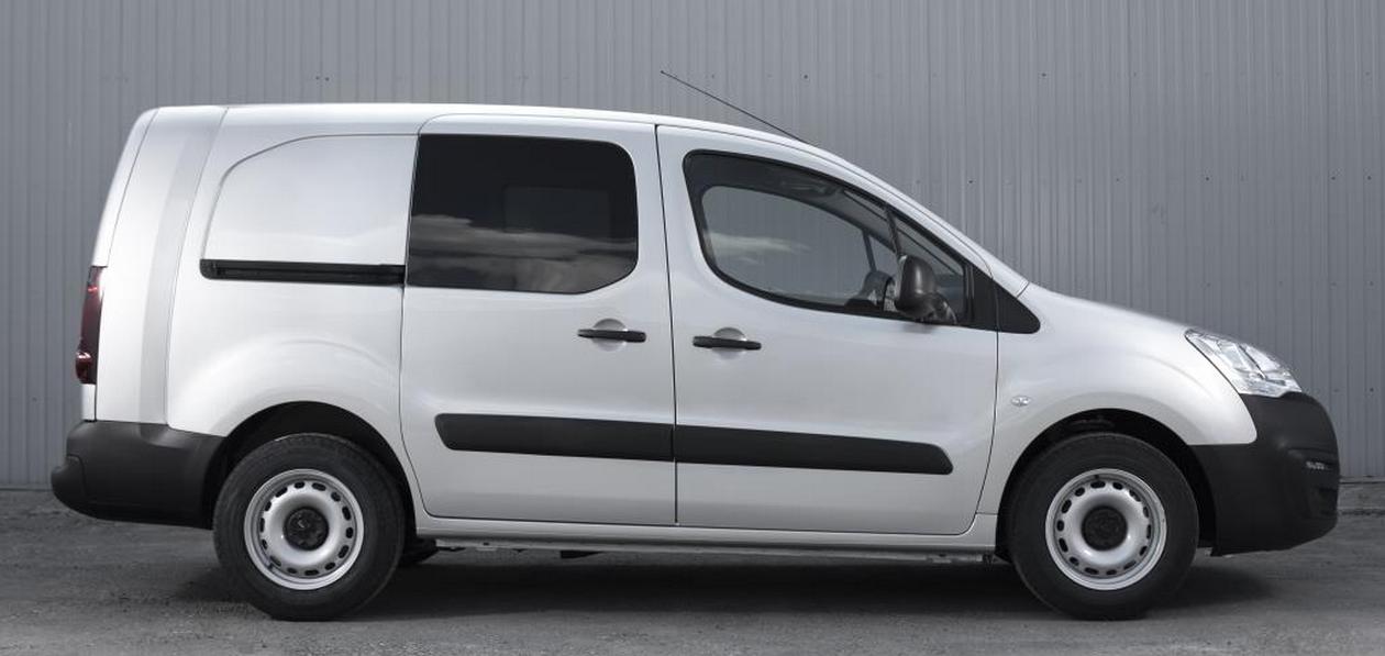 В России появились две новых версии фургона Peugeot Partner