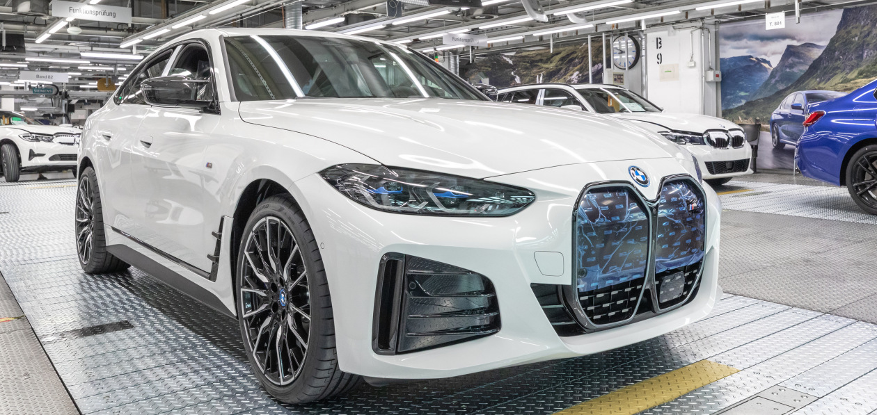 Новый BMW i4 встал на конвейер в Мюнхене