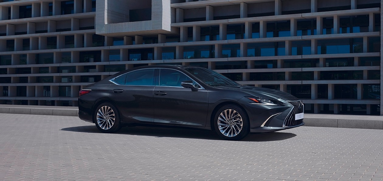 Обновленный Lexus ES прибавил в цене к началу продаж