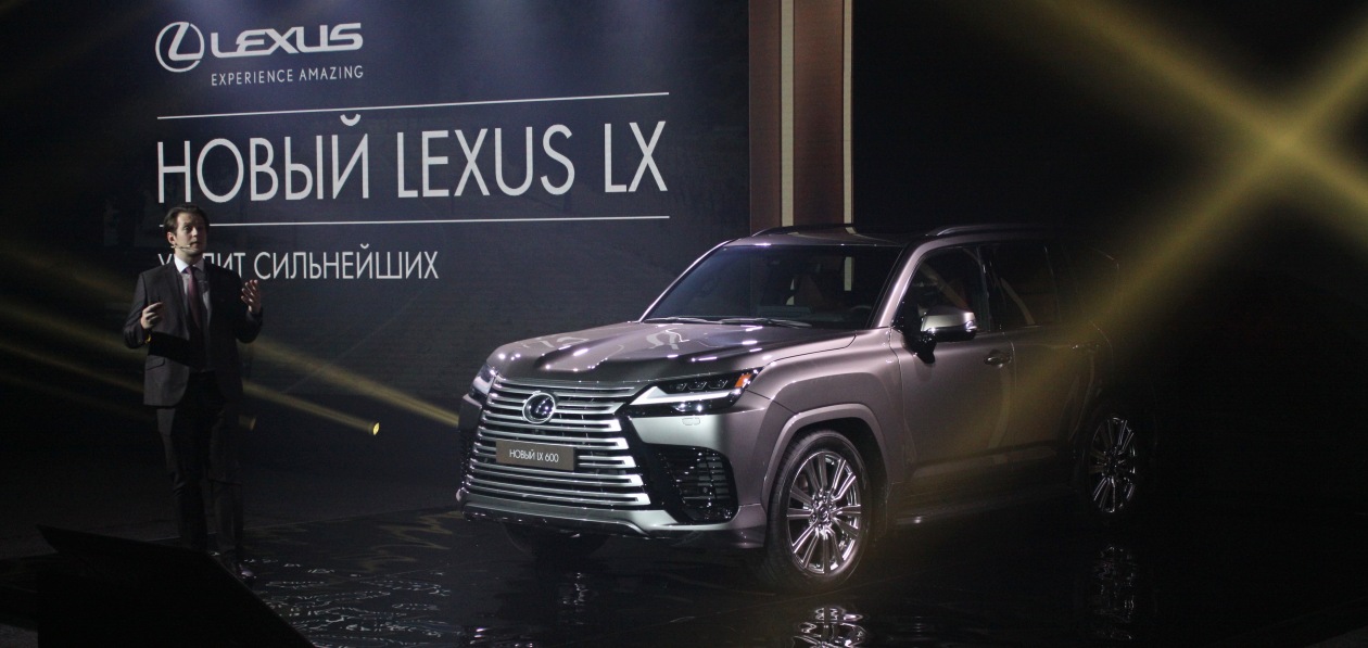 Lexus показал в Петербурге новый LX