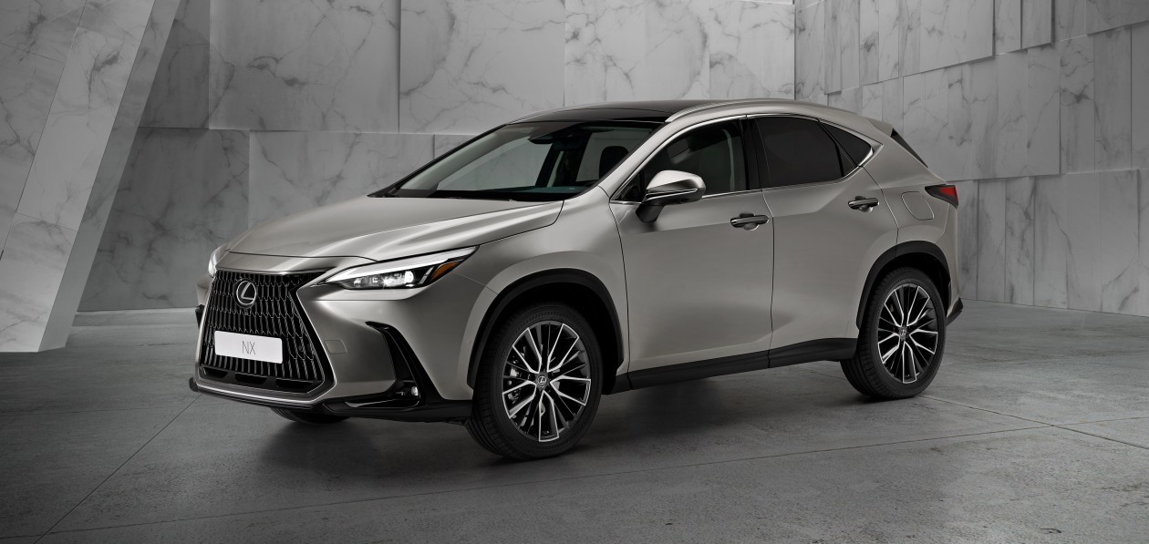 Новый Lexus NX появится в России к весне 2022 года