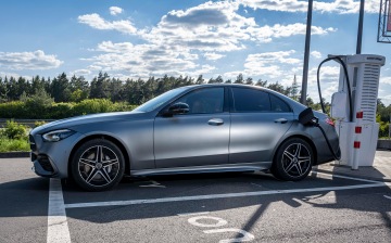 Гибридный Mercedes-Benz С-Class поступил в продажу