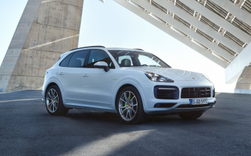 Больше «Кайена»: Porsche работает над семиместным кроссовером