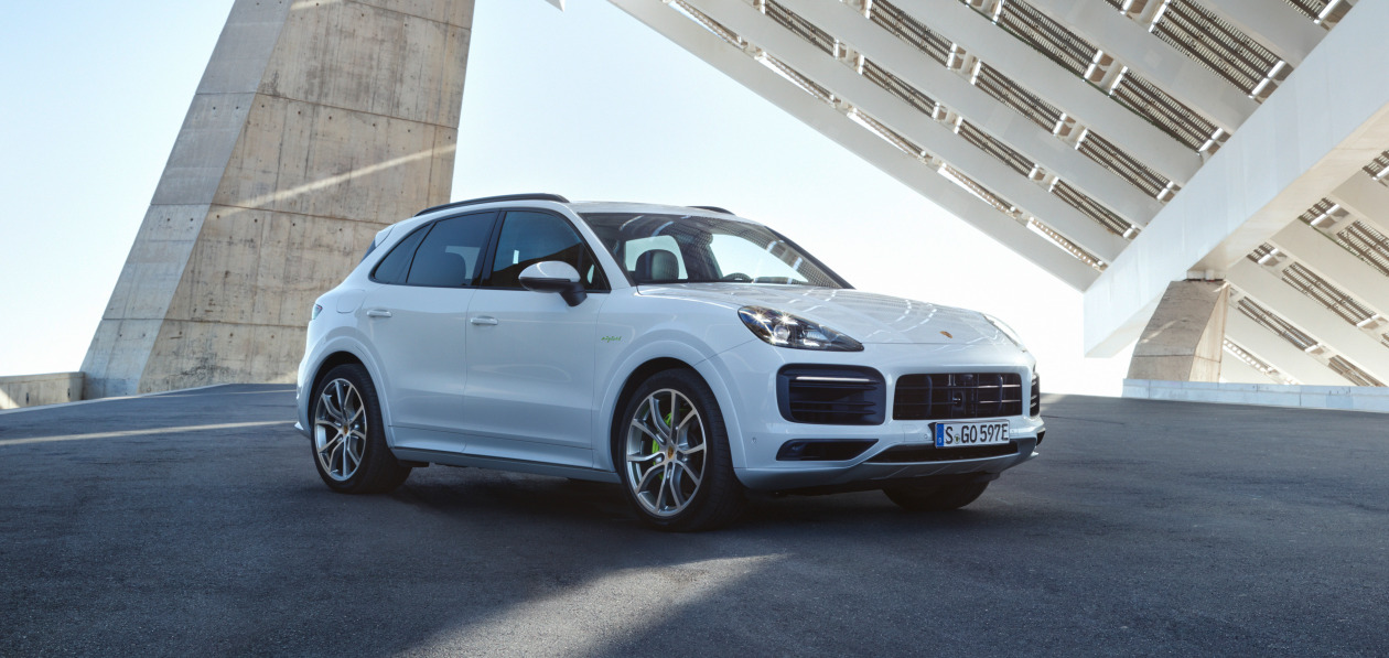 Больше «Кайена»: Porsche работает над семиместным кроссовером