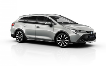 Toyota Corolla обзавелась улучшенной мультимедиа и спецверсией Trek