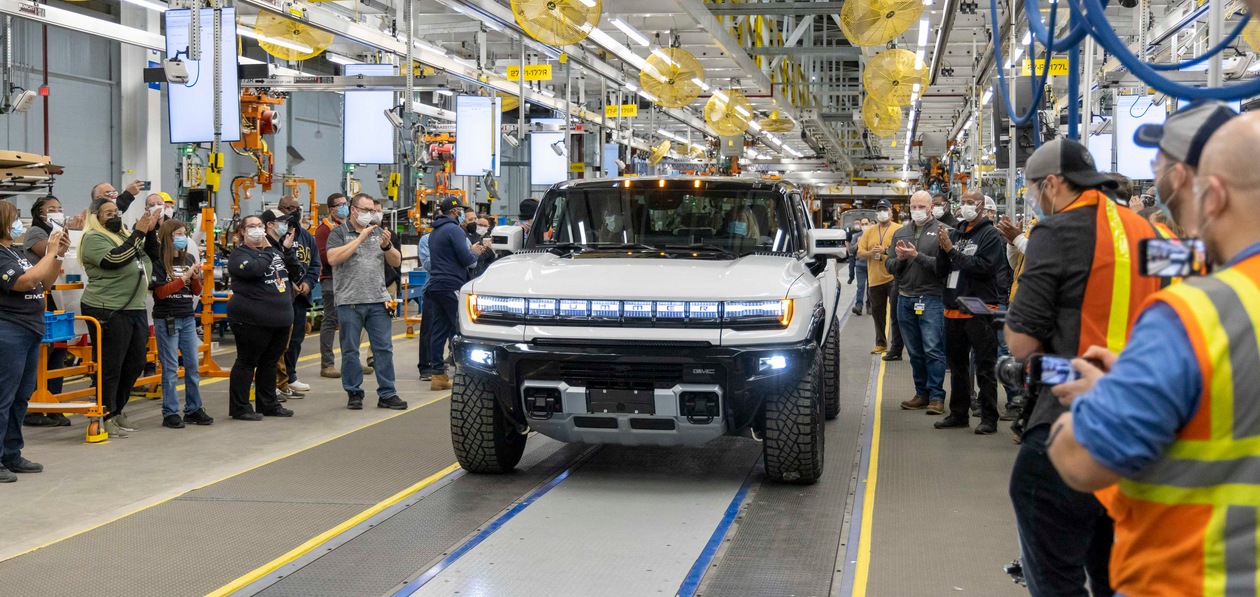Первую партию 1000-сильных электромобилей Hummer собрали в США