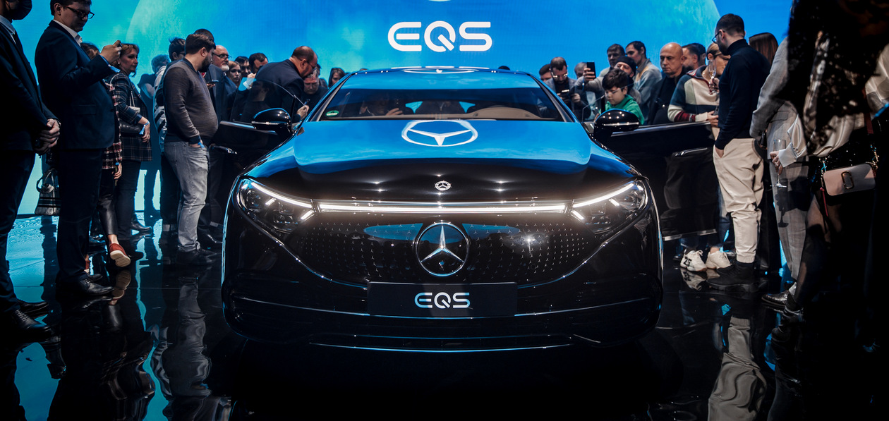 Mercedes-Benz EQS представили в России