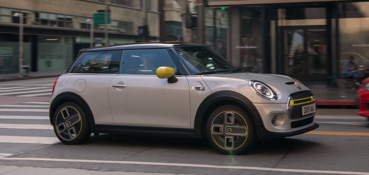 Электрический Mini Cooper едет в Россию: известна цена