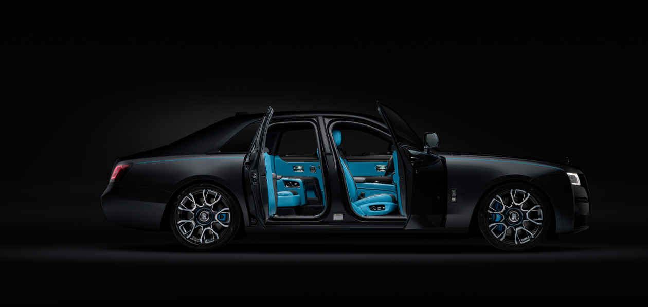Rolls-Royce Ghost в версии Black Badge представили российским клиентам