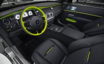 Уникальный черно-зеленый Rolls-Royce представили в Москве