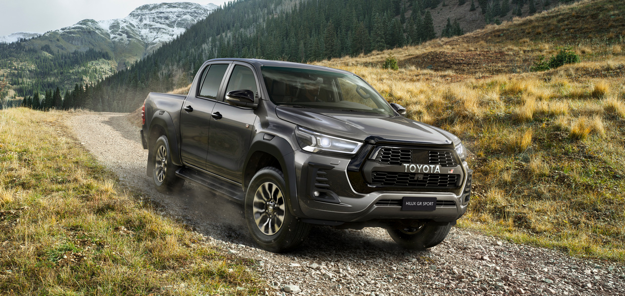 Пикап Toyota Hilux получил спортивную версию