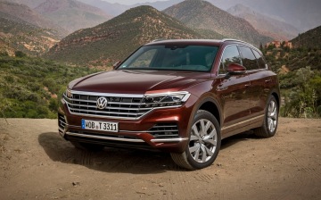 Volkswagen Touareg стал оснащеннее в двух комплектациях