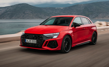 «Заряженные» Audi RS 3 оценили в рублях
