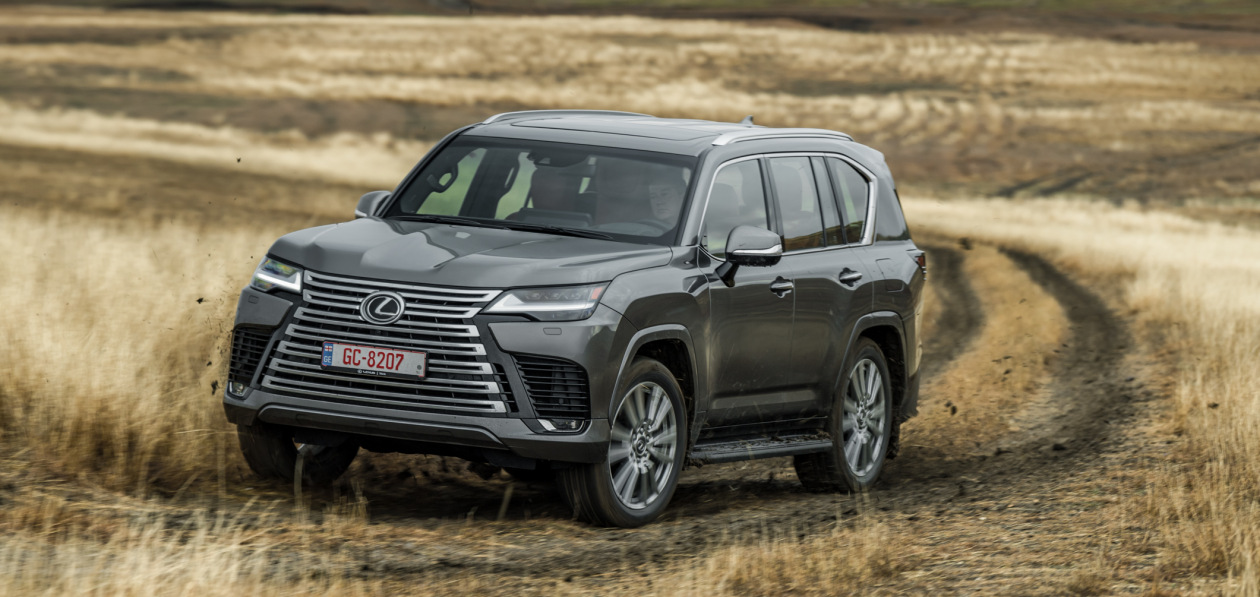 Lexus назвал российские цены нового LX
