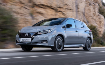 Электромобиль Nissan Leaf обновил внешность к новому модельному году