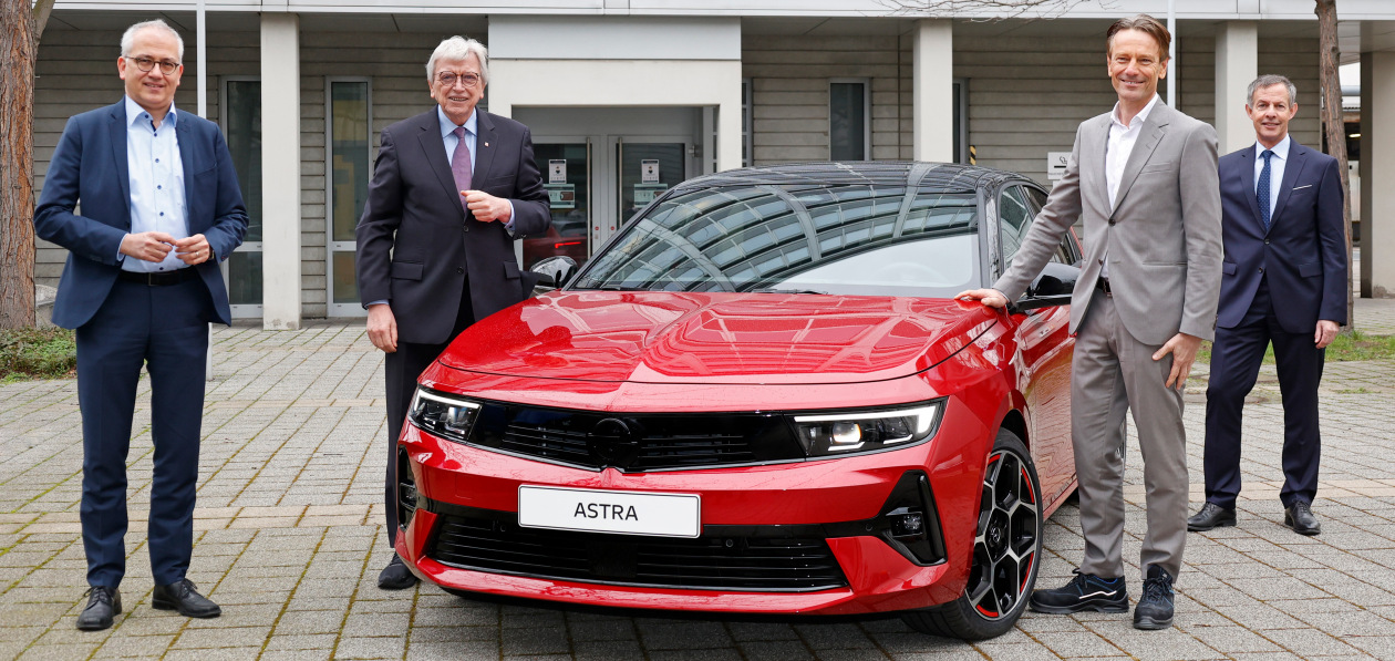 Новая Opel Astra встала на конвейер в Германии