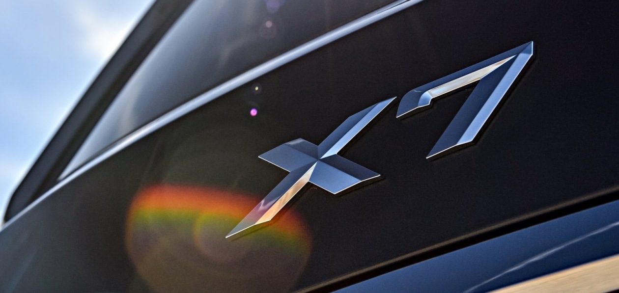 Изображения рестайлингового BMW X7 попали в сеть до официальной премьеры