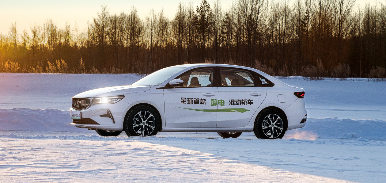 Гибридный седан Geely Emgrand стал ответом на подорожавший бензин