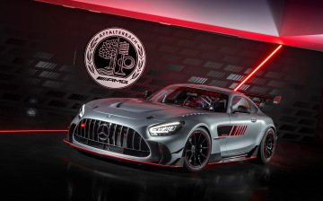 Подразделение Mercedes-AMG отметило 55-летие суперкаром GT Track Series и специальным «Гелендвагеном»