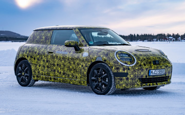 Mini Cooper нового поколения проходит дорожные испытания: первой появится «трехдверка»