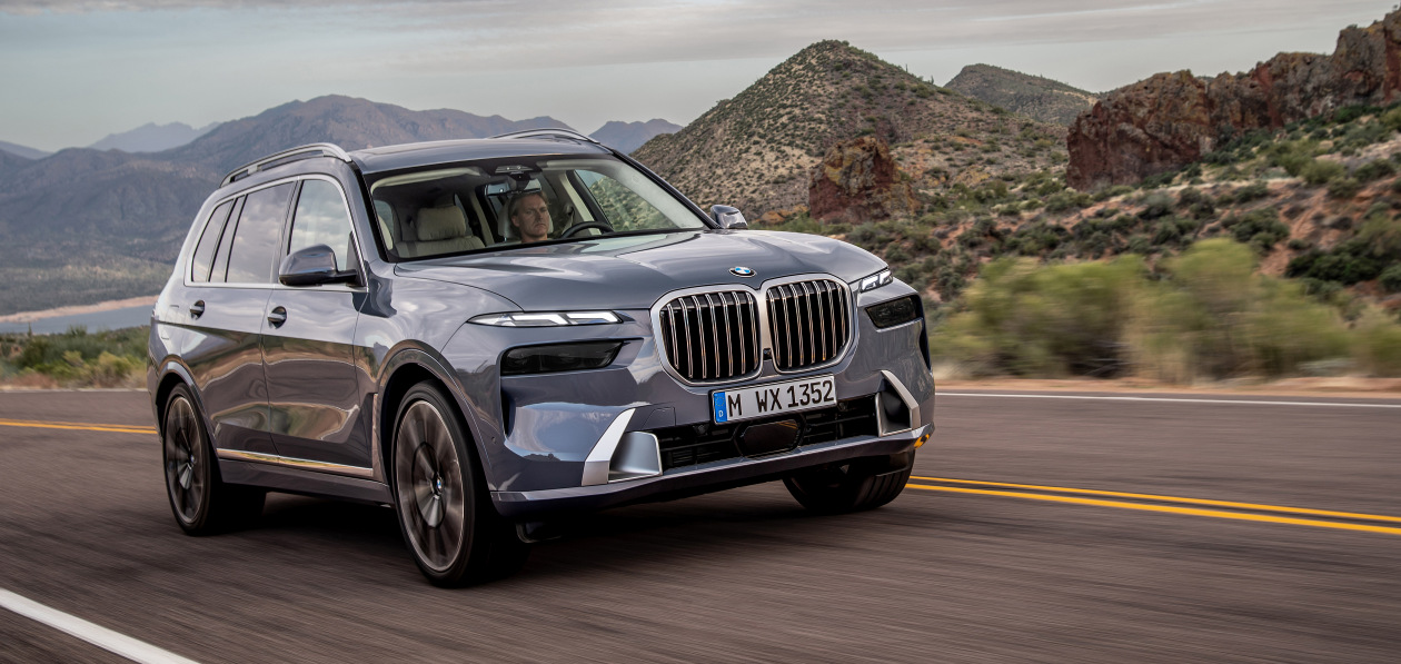 BMW представила рестайлинговый X7