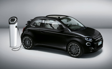 Новая версия Fiat 500 покорит аудиофилов вместе с Андреа Бочелли