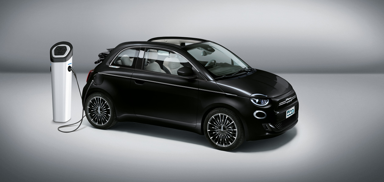 Новая версия Fiat 500 покорит аудиофилов вместе с Андреа Бочелли
