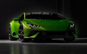 Lamborghini представила заднеприводное купе Huracan Tecnica