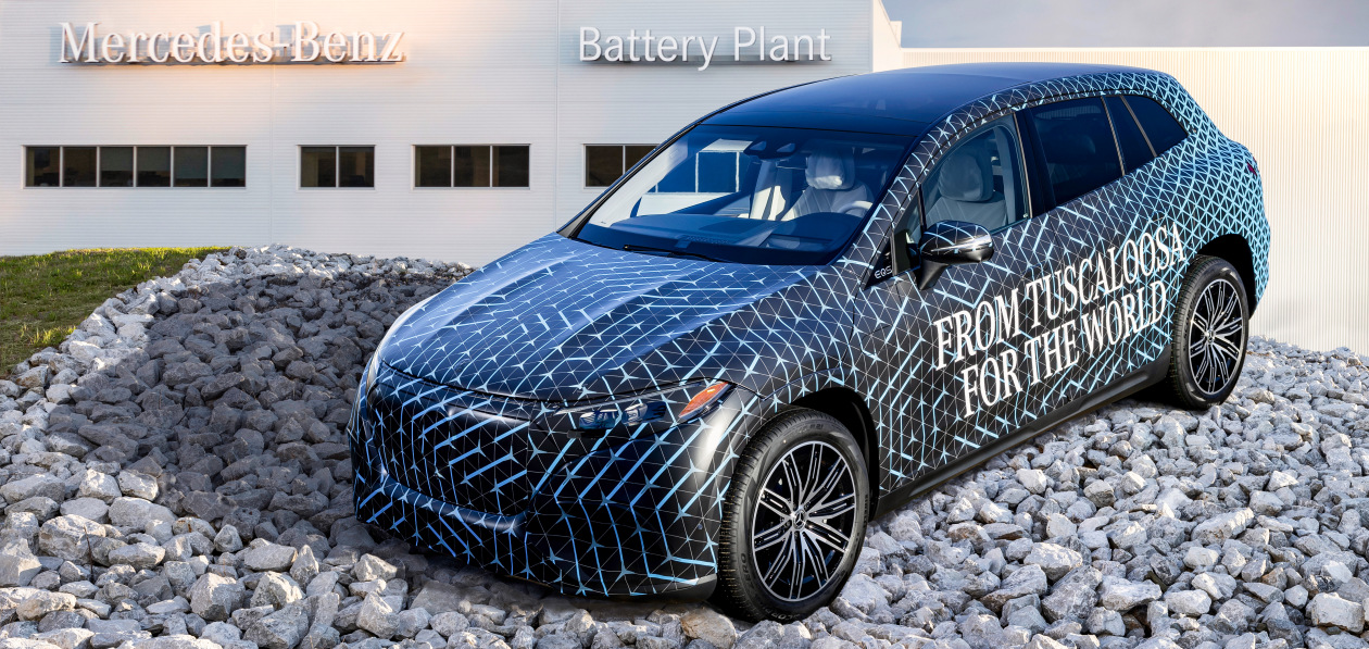 Mercedes-Benz готовит премьеру электрического кроссовера на базе EQS
