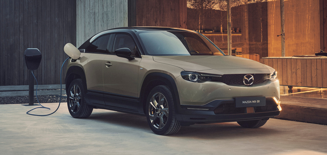 Кроссовер Mazda MX-30 подружился с домашней зарядкой