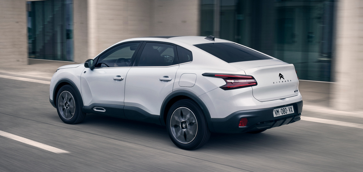 Кросс-седан Citroen C4 X оказался практичнее хэтчбека