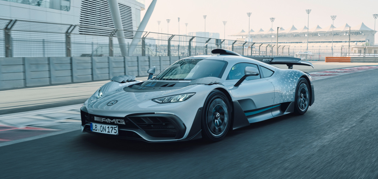 Дорожный гиперкар Mercedes-AMG One дождался официальной премьеры