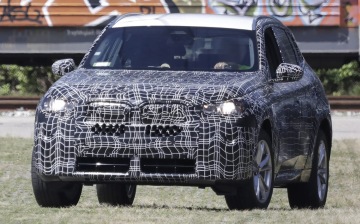 Новый BMW X3 попался фотошпионам на дорожных тестах