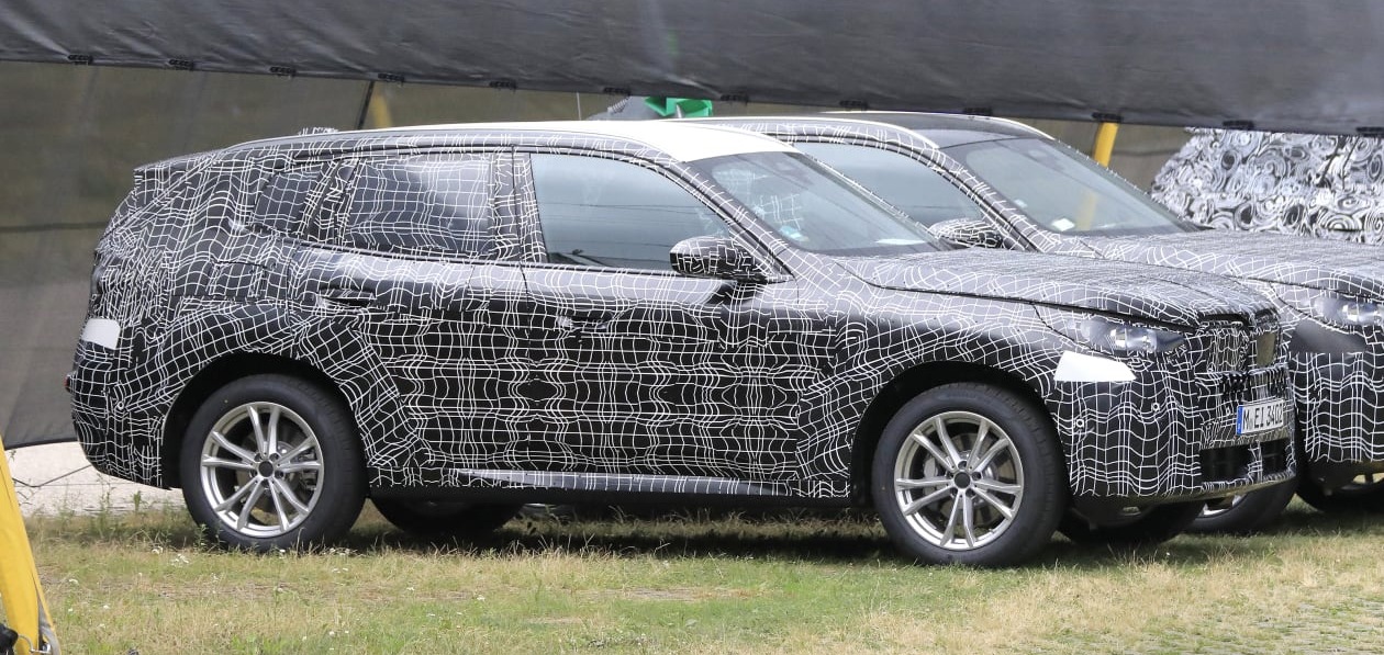 Новый BMW X3 попался фотошпионам на дорожных тестах