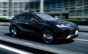 Toyota отменила часть заказов на Harrier и предлагает клиентам внести залог за обновленную версию