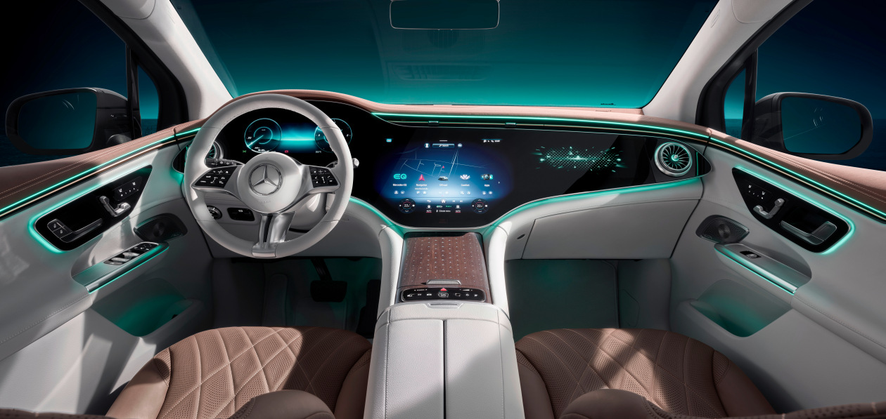 Mercedes-Benz рассекретил салон кроссовера EQE
