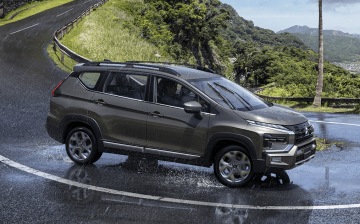 Индонезийский кроссвэн Mitsubishi Xpander Cross стал крепче и технологичнее