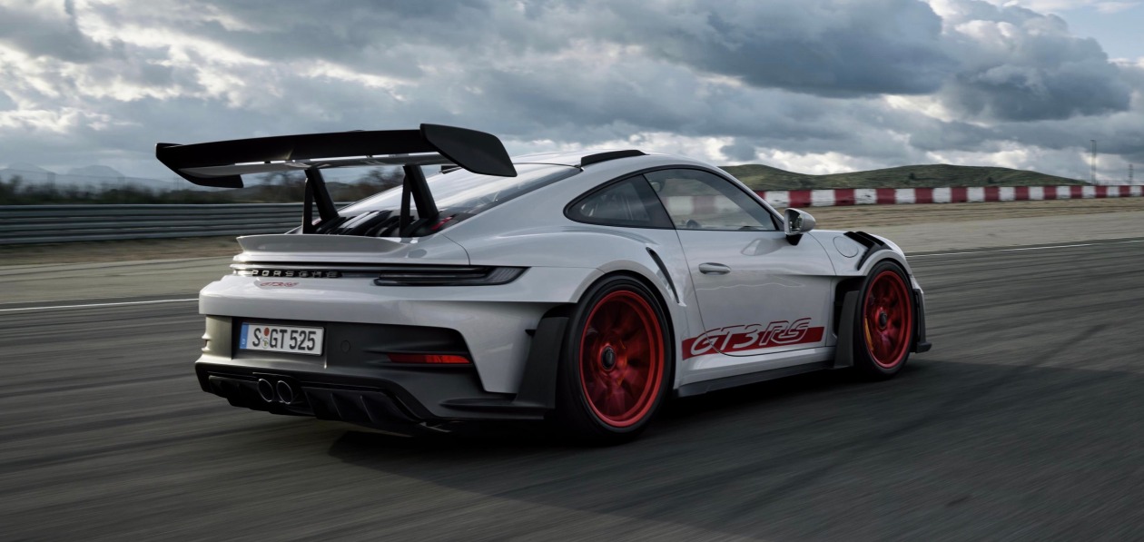 Новый Porsche 911 GT3 RS обуздал встречный ветер