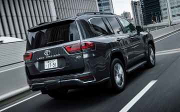 В Японии Toyota Land Cruiser 300 с пробегом уже стоят в два раза дороже новых