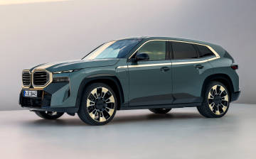 Гибридный кроссовер BMW XM стал самой дорогой и медленной «эмкой»