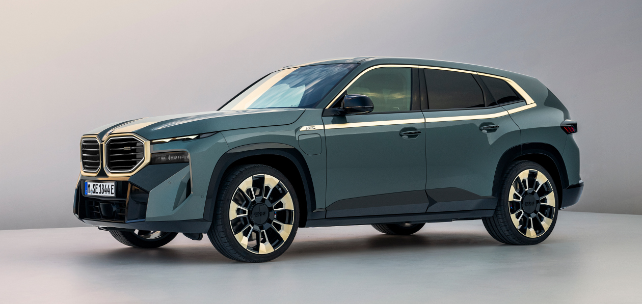 Гибридный кроссовер BMW XM стал самой дорогой и медленной «эмкой»