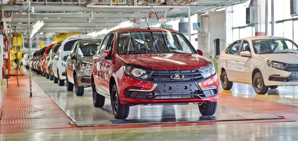 «АвтоВАЗ» поднял цены на упрощенные Lada Granta