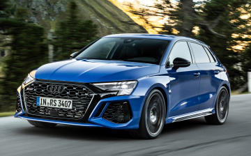 Audi RS 3 performance стал первым серийным хэтчбеком с «максималкой» в 300 км/ч