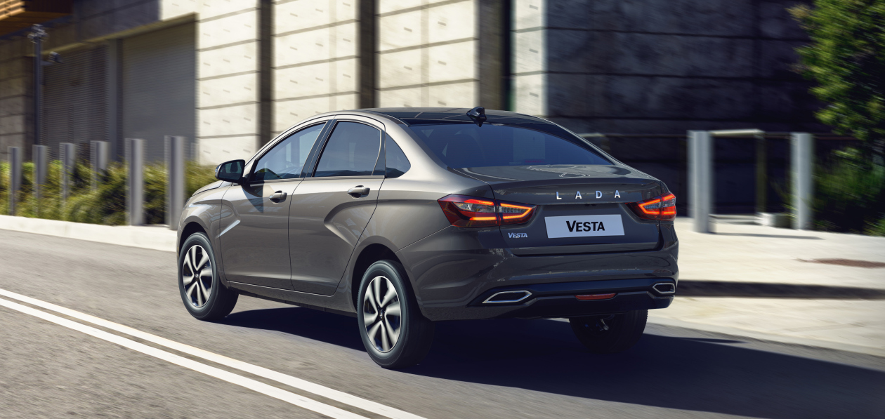 Дилеры торопят россиян с покупкой последних Lada Vesta