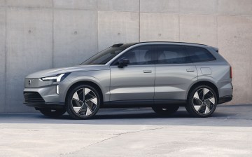 Volvo представила флагманский электрокроссовер EX90