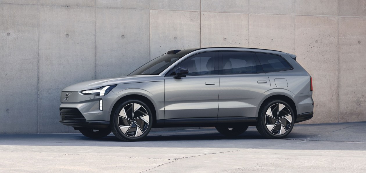 Volvo представила флагманский электрокроссовер EX90