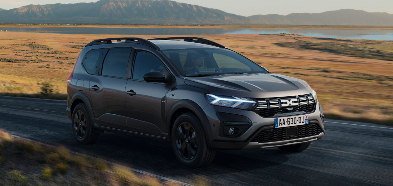 Новая версия Jogger стала первым гибридом от Dacia
